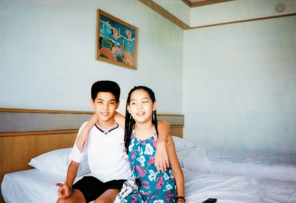 长子萧尧与长女萧君(摄于1997年)