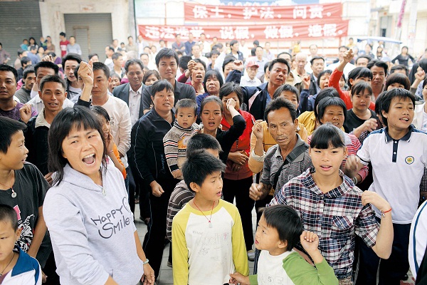 按习俗，眼下正是村民请神还愿的日子，乌坎村暂时恢复了平静