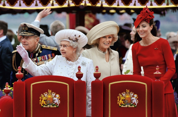 钻石女王:伊丽莎白二世与她的国家_三联生活周刊