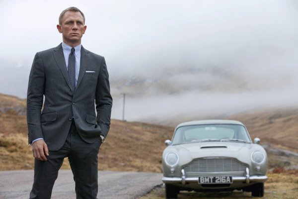 由丹尼尔·克雷格扮演邦德,他是第六任"007"的扮演者