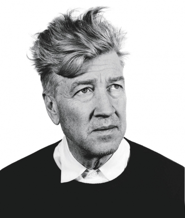 David Lynch +Dom Pérignon 继此前双方跨界呈现的广告宣传片取得了震撼人心的成功后,唐培里侬香槟王与大卫·林奇再度携手,共同推出“唐培里侬香槟王2003年份香槟大卫·林奇限量版”和“唐培里侬香槟王2000年份粉红香槟大卫·林奇限量版”两款珍藏礼盒,发掘醇美佳酿在玄妙无穷的艺术天地里最神秘感性的创意力量。