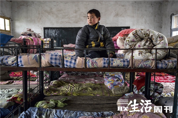 老河口小学踩踏事件:一扇铁门与四条生命_三联