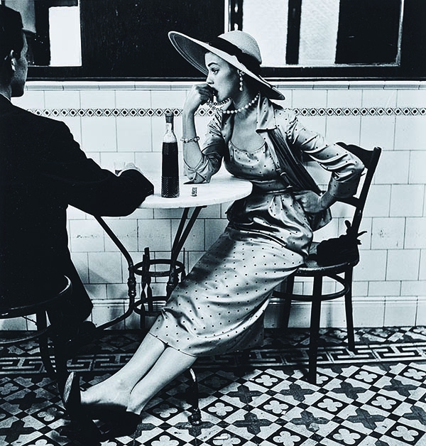 美国肖像和时尚摄影师欧文·佩恩作品《Cafe in Lima》
