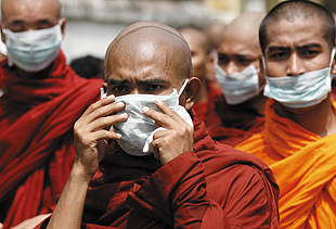 缅甸僧侣带头游行