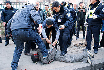 泰安持枪袭警事件