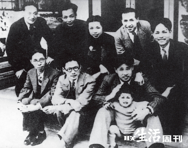 1938年3月29日,潘汉年在广州与文化界人士合影(前排右起为茅盾,夏衍