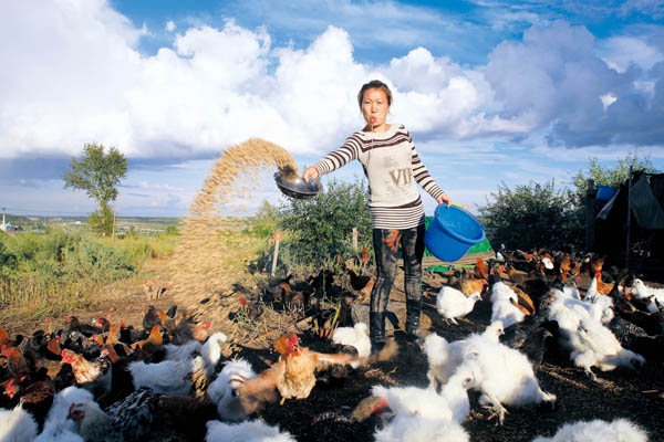 离开场部10多公里的这个荒僻山岭里很少有人迹,除了猎人和采药的农民.