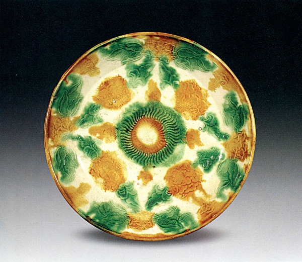 辽代 三彩印牡丹花纹圆盘