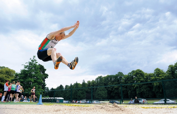 2011年7月,第125届文洛克奥林匹亚运动会上,参加跳远比赛的选手在试跳