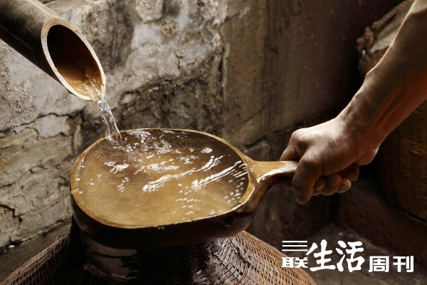 一个仪式,但却是泸州老窖人对龙脉精神的坚守,对古法酿造传承的封印