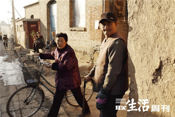 1954年12月,包头市委追随包钢而去,搬迁到了现在的昆都仑区.