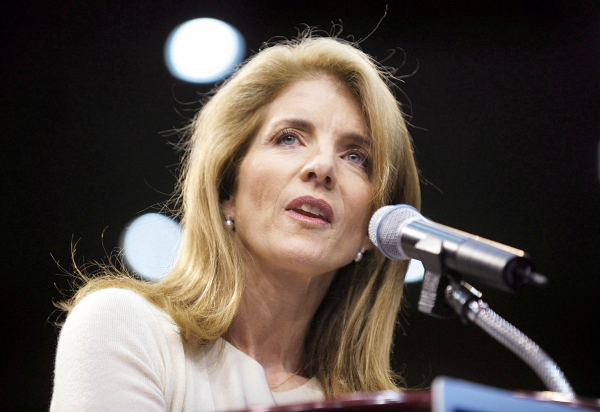 卡罗琳&middot;肯尼迪于2008年2月3日在加州为奥巴马竞选助阵时发表