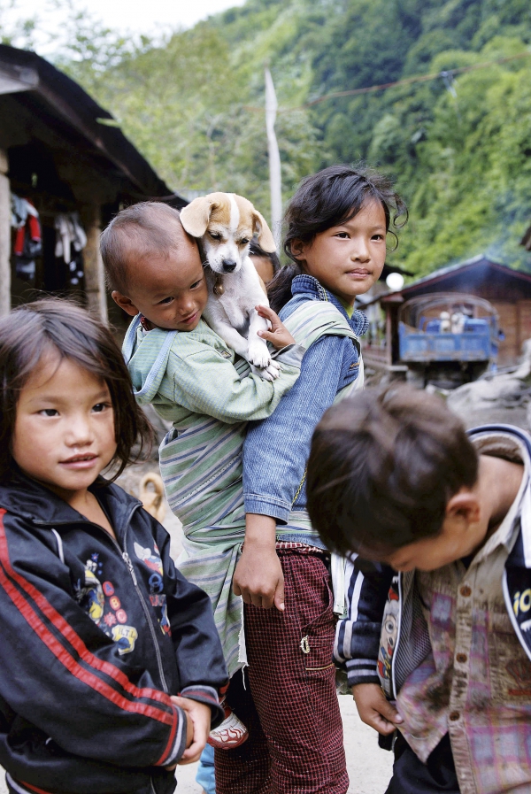扎墨公路113k处遇到的珞巴族孩子曾随清军攻打波密土王的陈渠珍,在他