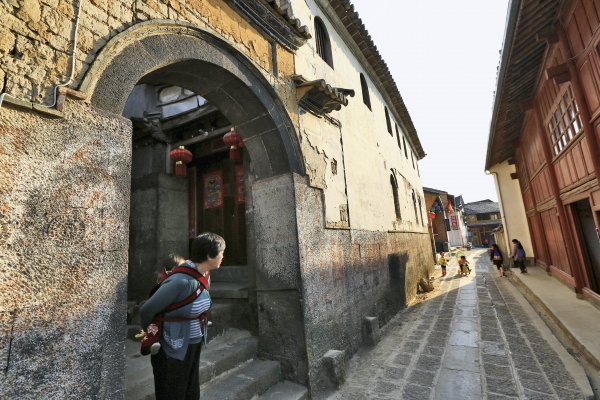 腾冲是一本百看不厌的书——专访腾冲县委书记何伟