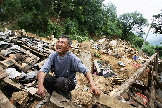 云南鲁甸地震自救与援助